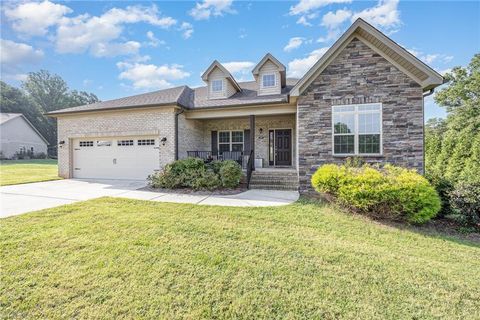 A home in Clemmons