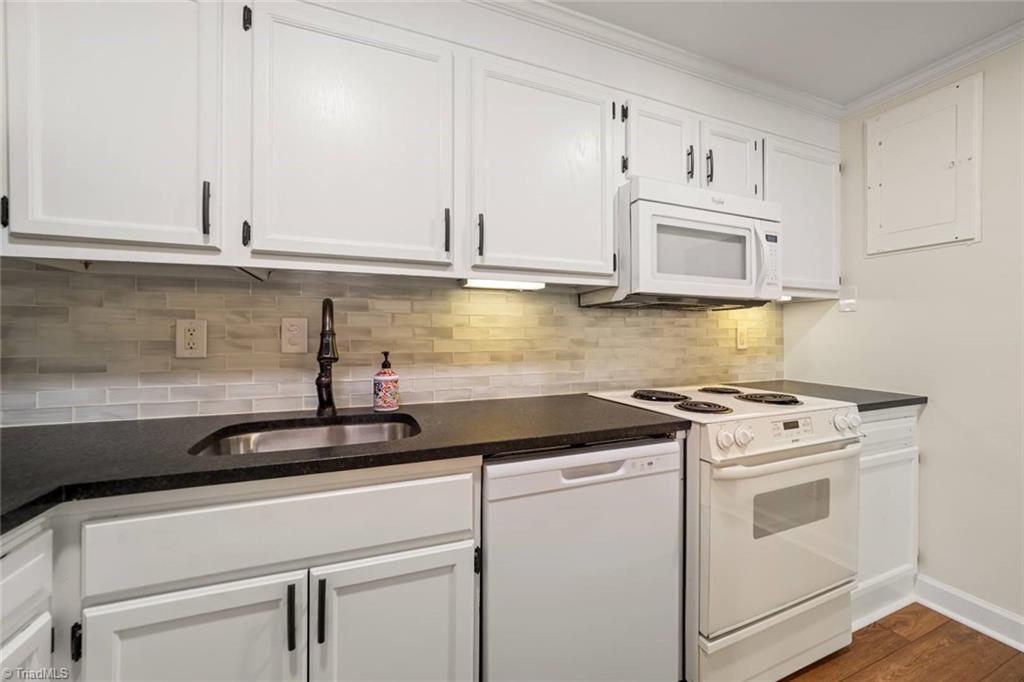 Winston-Salem, North Carolina 27103, United States, 2 Bedrooms Bedrooms, ,2 BathroomsBathrooms,Residential,Active,150522