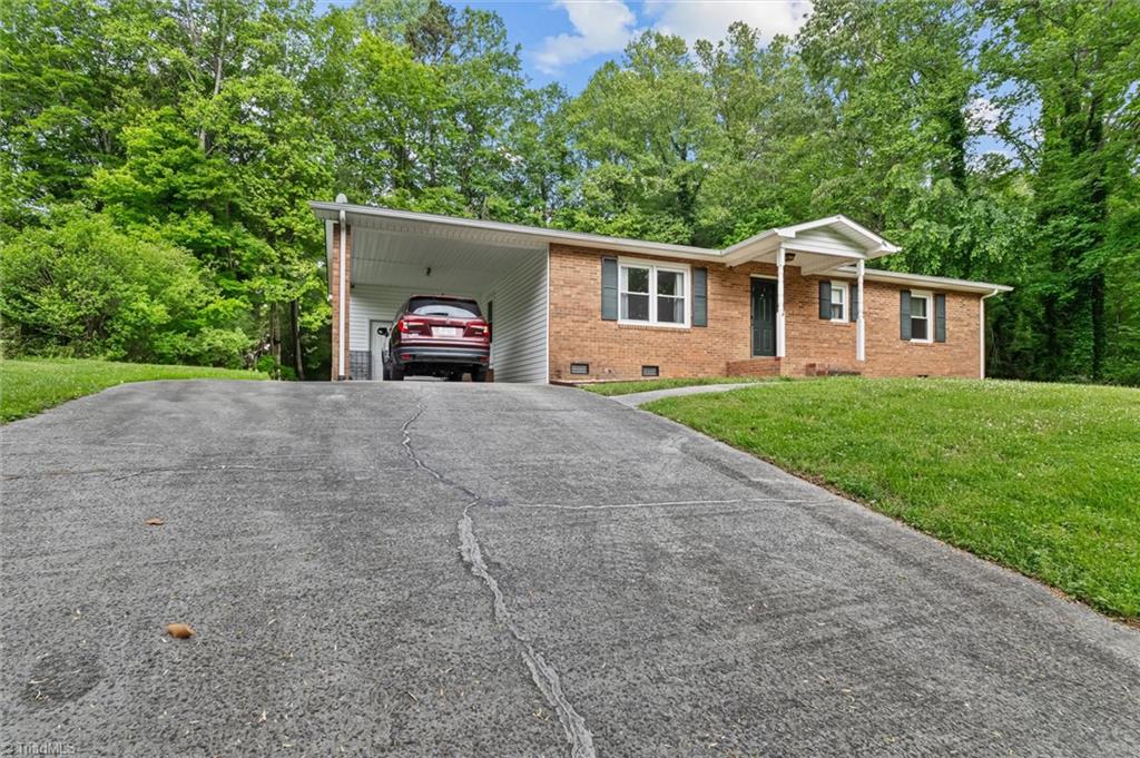 1755 Madison Avenue, Mount Airy, North Carolina image 2