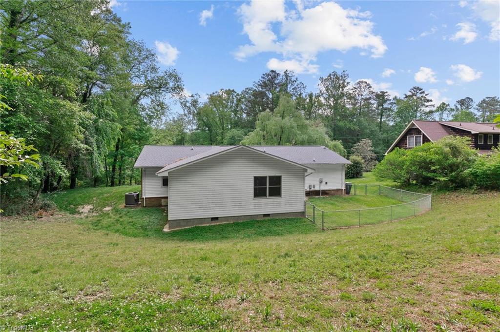 1755 Madison Avenue, Mount Airy, North Carolina image 24