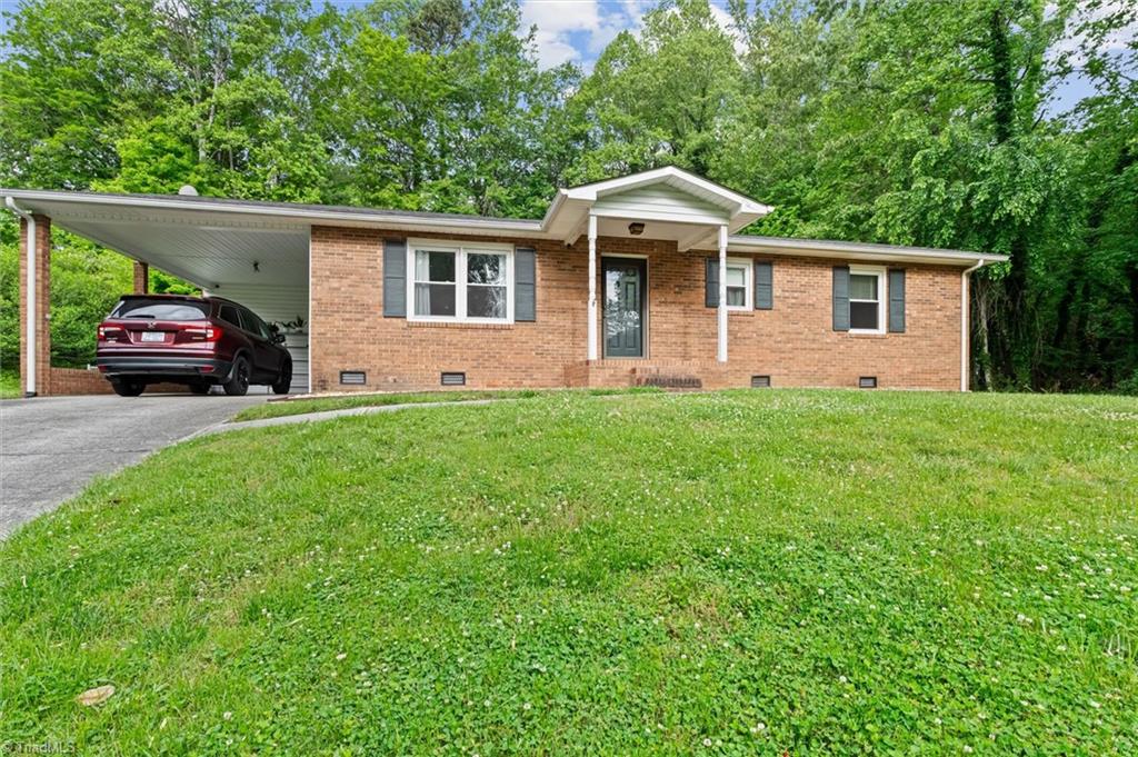 1755 Madison Avenue, Mount Airy, North Carolina image 1