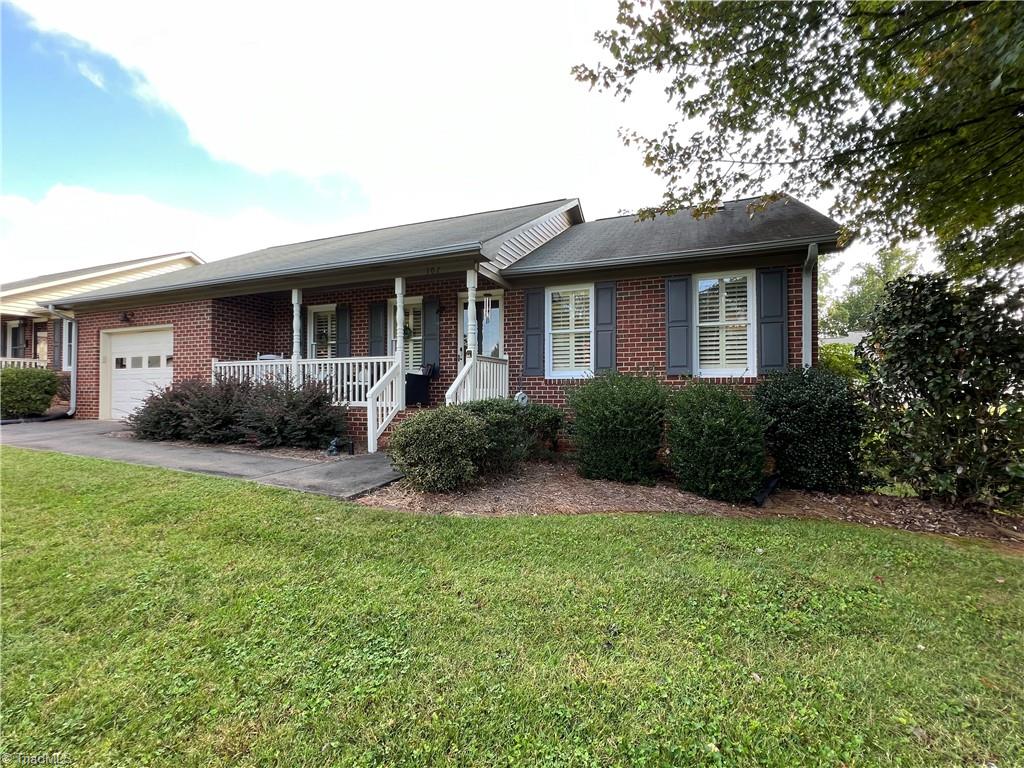 102 Forrest Oaks Drive, King, North Carolina image 1