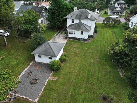 A home in Mount Airy