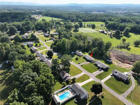 A home in Mount Airy