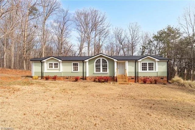 1085 Brookview Lane, photo 2 of 47