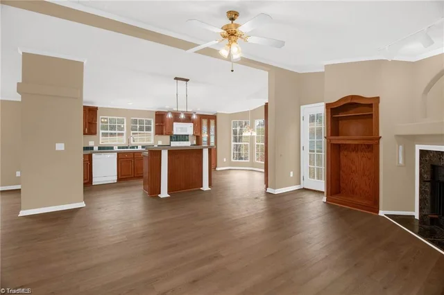 1085 Brookview Lane, photo 4 of 47