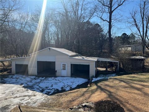 A home in Mount Airy