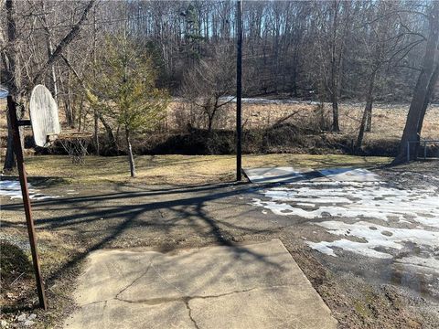 A home in Mount Airy