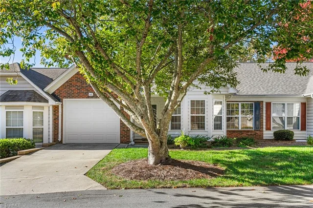 61 Mansfield Circle, photo 2 of 30