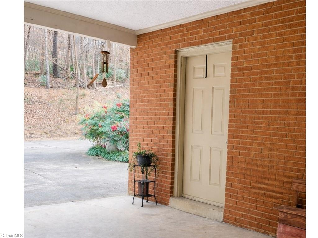 5509 Fallingbrooks Drive