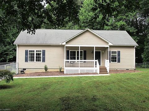 Homes For Sale - 108 Hendrix Drive<br/> Forsyth County, Kernersville, NC 27284
