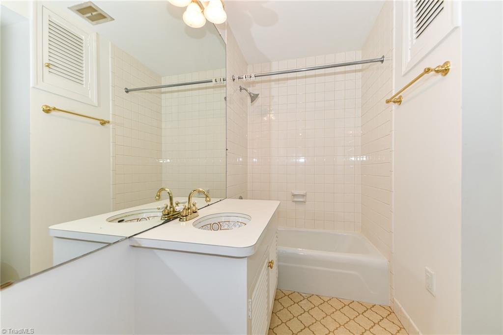 Greensboro, North Carolina 27403, United States, 2 Bedrooms Bedrooms, ,2 BathroomsBathrooms,Residential,Active,148567