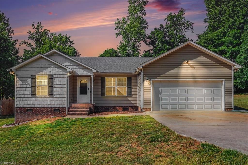Photo of 150 Swann Crossing Lane, Statesville, NC 28625 (MLS # 1221937)