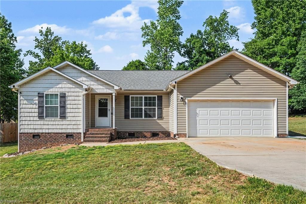 Photo of 150 Swann Crossing Lane, Statesville, NC 28625 (MLS # 1221937)
