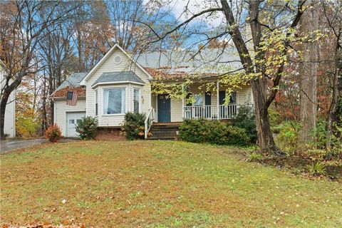 A home in Clemmons