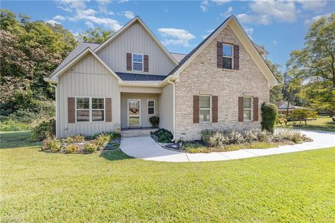 Photo of 5560 Sullivantown Road, Walkertown, NC 27051 (MLS # 1197515)