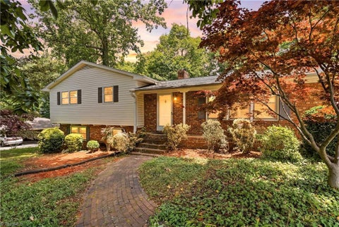 Homes For Sale - 5700 Northlake Drive<br/> Greensboro, NC 27410