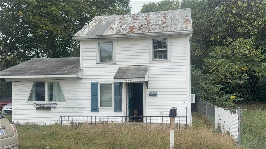 Photo of 628 Early Avenue, Eden, NC 27288 (MLS # 1199385)