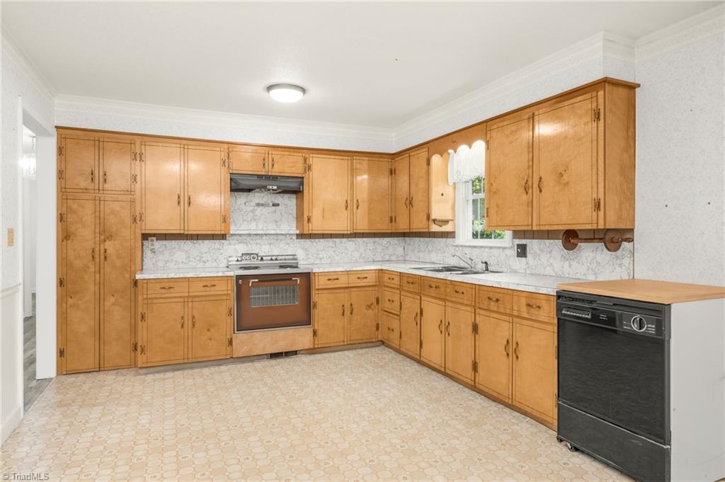 3245 Chinquapin Road, Yadkinville, North Carolina image 6