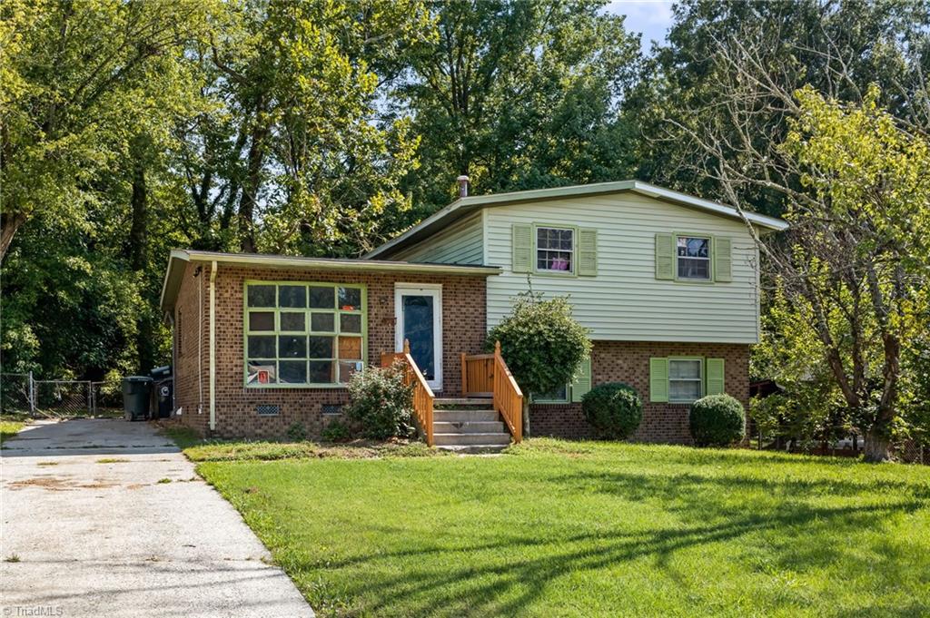 Photo of 4211 Whippoorwill Drive, Greensboro, NC 27406 (MLS # 1230067)