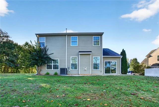 4494 Redfern Place, photo 4 of 47