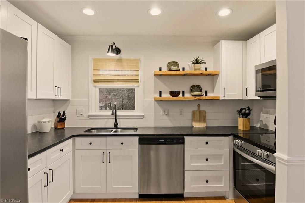 Photo of 5137 Autumncrest Drive, Greensboro, NC 27407 (MLS # 1210410)