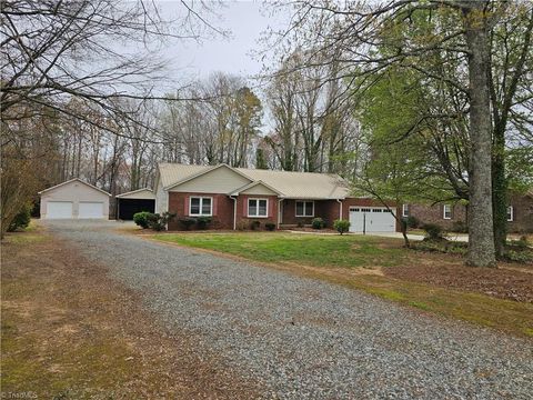 Homes For Sale - 5712 Holly Grove Road<br/> Thomasville, NC 27360