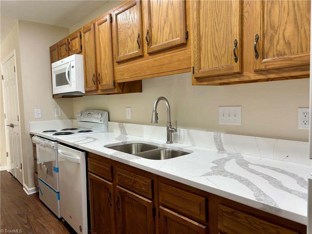 Photo of 702 Glendale Drive, Greensboro, NC 27406 (MLS # 1230610)