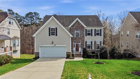 Townhouse For Sale - 102 Jamestown Oaks Drive<br/> Jamestown, NC 27282