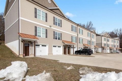Townhouse For Sale - 605 607 Riverside Drive<br/> Mount Airy, NC 27030