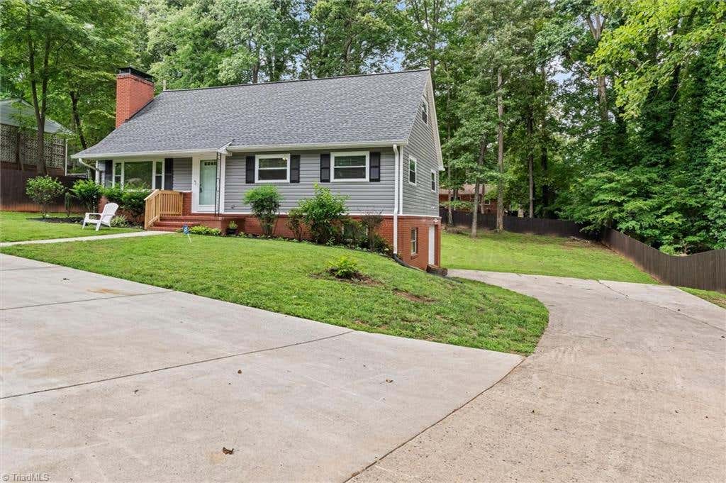 Photo of 521 Dogwood Circle, High Point, NC 27260 (MLS # 1230352)