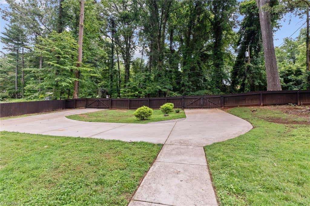 Photo of 521 Dogwood Circle, High Point, NC 27260 (MLS # 1230352)