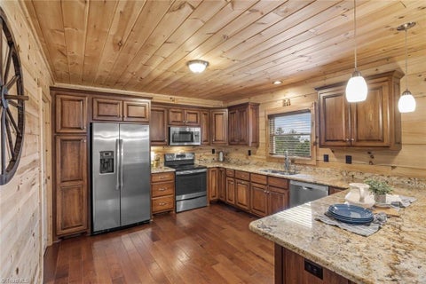 Homes For Sale - 1732 Waters Edge Drive<br/> Caldwell County, Granite Falls, NC 28630