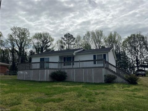 Homes For Sale - 5244 Ridge Drive<br/> Randolph County, Trinity, NC 27370