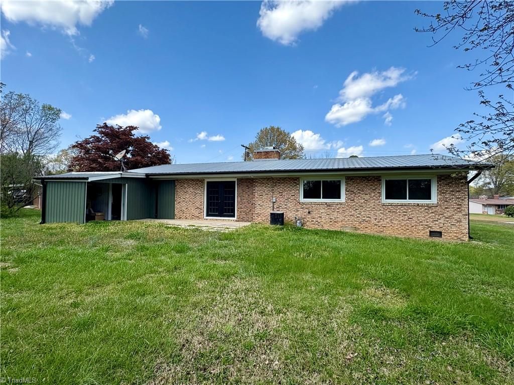 Photo of 118 Lakeview Circle, Thomasville, NC 27360 (MLS # 1214246)