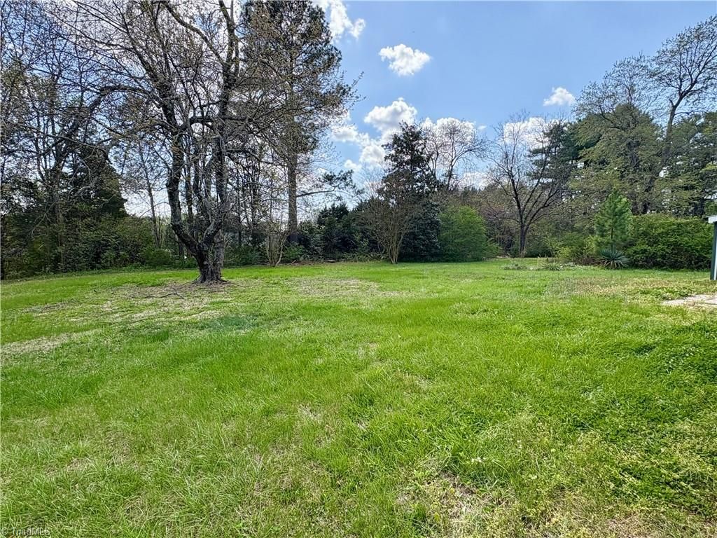 Photo of 118 Lakeview Circle, Thomasville, NC 27360 (MLS # 1214246)