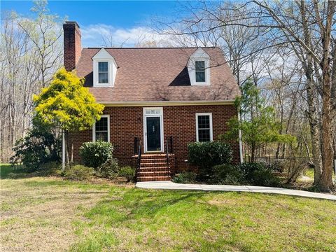 Homes For Sale - 689 Lanier Road<br/> Lexington, NC 27295