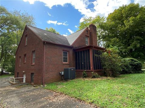 A home in Mount Airy