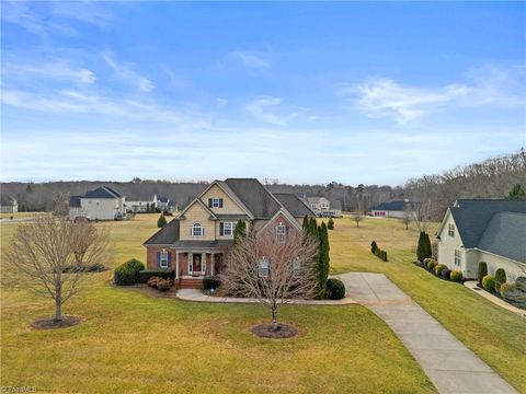 Homes For Sale - 8082 Chilcutt Drive<br/> Browns Summit, NC 27214