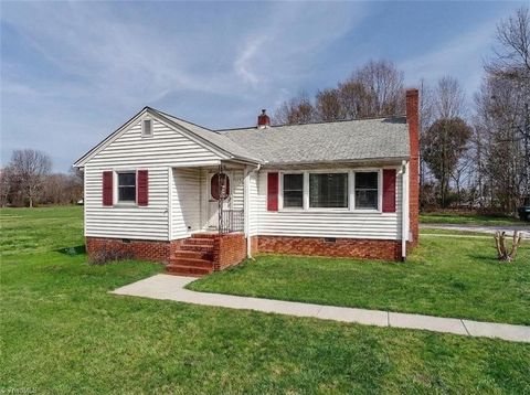 Homes For Sale - 416 Greenwood Drive<br/> High Point, NC 27262