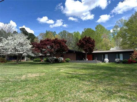 Homes For Sale - 116 Maplewood Avenue<br/> Thomasville, NC 27360