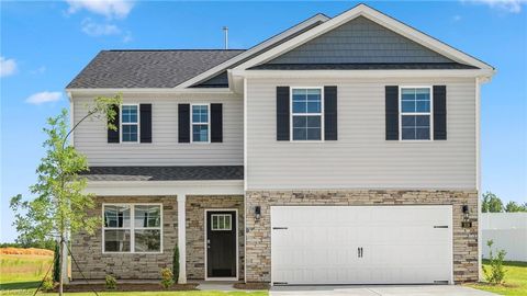 Homes For Sale - 1505 Carisbrooke Drive<br/> Mebane, NC 27302