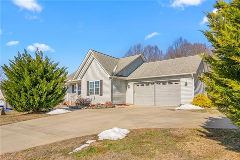 Homes For Sale - 2549 Mary Viola Drive<br/> Sophia, NC 27350