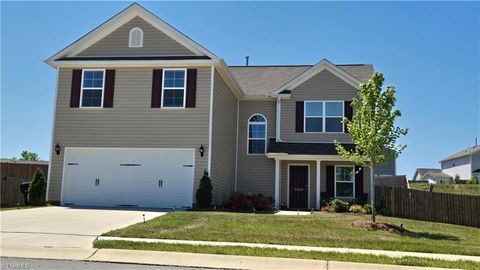 Homes For Sale - 1049 Thicket Drive<br/> Burlington, NC 27217