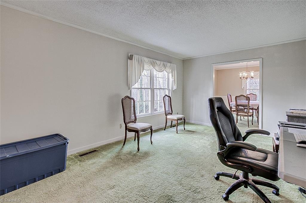 1211 Canterbury Trail