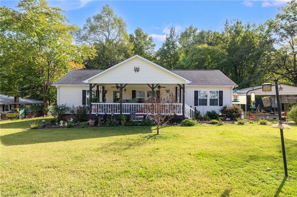 152 DURHAMS TRL, REIDSVILLE, NC 27320 - Image 80e7bc12bcc301e99ba25aa07e706d49/1302041426