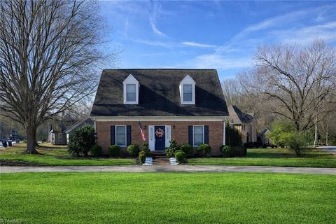 Homes For Sale - 105 Arabian Lane<br/> Salisbury, NC 28147