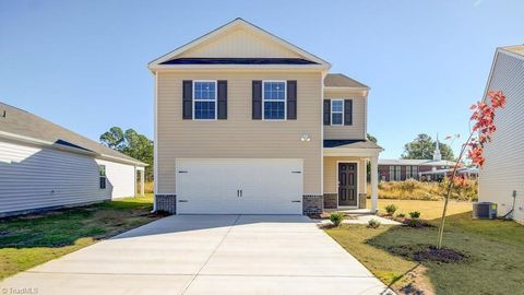 Single Family Residence in Mocksville NC 149 Carriage Cove Circle.jpg