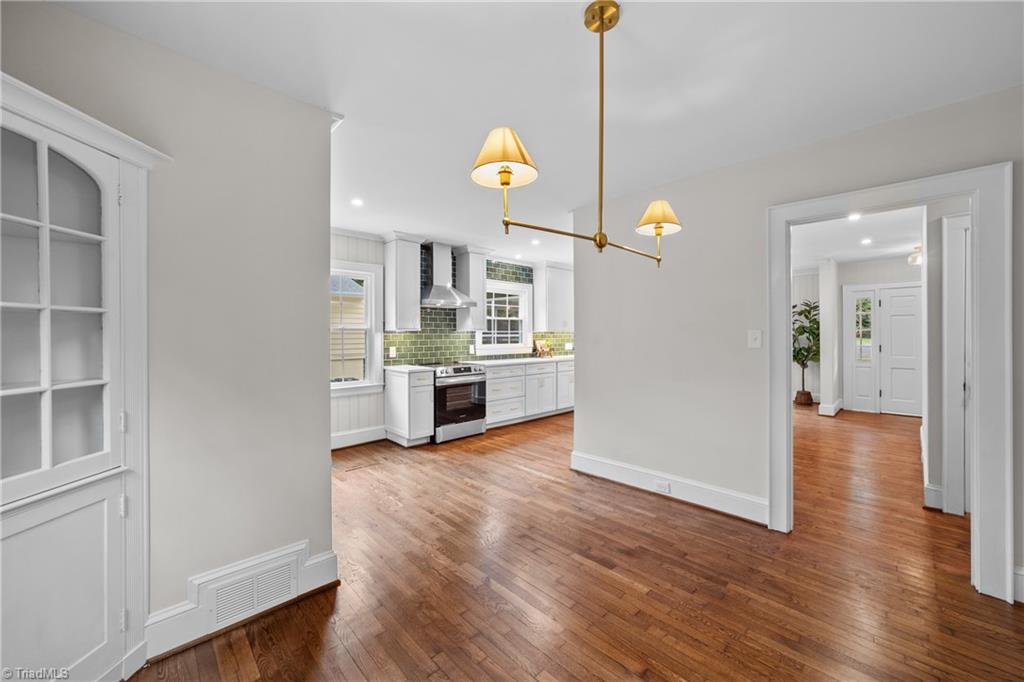 Winston-Salem, North Carolina 27106, United States, 4 Bedrooms Bedrooms, ,3 BathroomsBathrooms,Residential,Active,176840