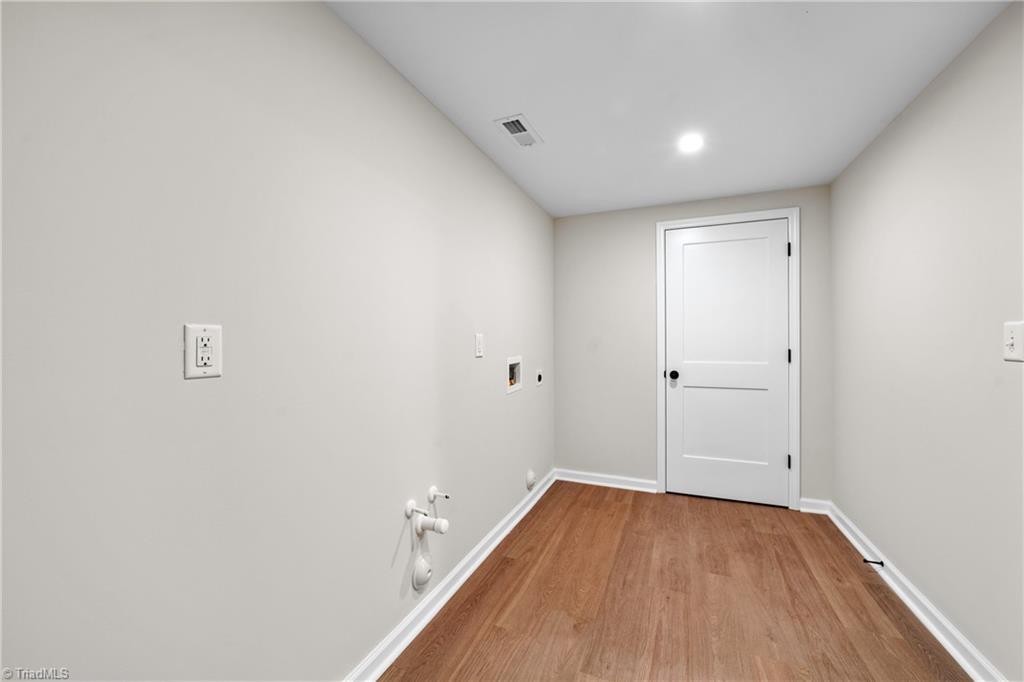 Winston-Salem, North Carolina 27106, United States, 4 Bedrooms Bedrooms, ,3 BathroomsBathrooms,Residential,Active,176840